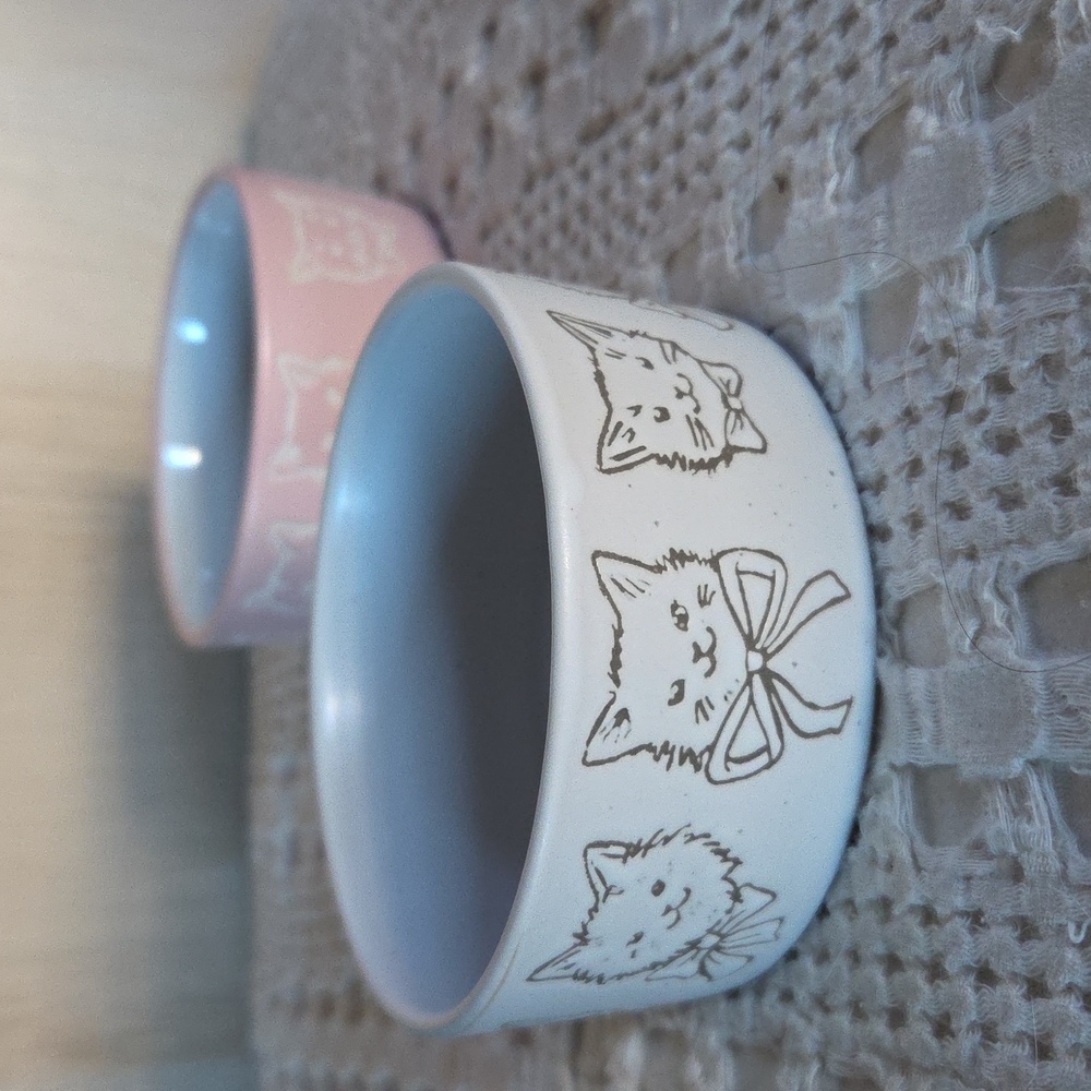 Mellow & Mod Coquette Cute Cats Small Ceramic Pet Bowls Dishes Set of Two - Picture 5 of 9